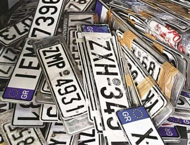 Σε 18 μήνες θα χάνουν τις πινακίδες τους όσοι τις καταθέτουν γιατί αδυνατούν να πληρώσουν τα τέλη κυκλοφορίας